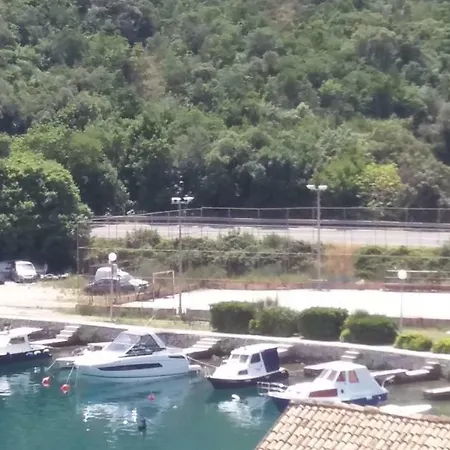 Апартаменты Vesna - Your Choice - 80 M From *